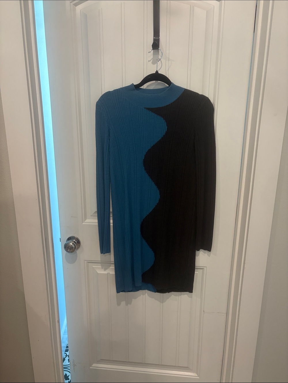 Wavy Colorblock Crewneck Dress in Blue and Black